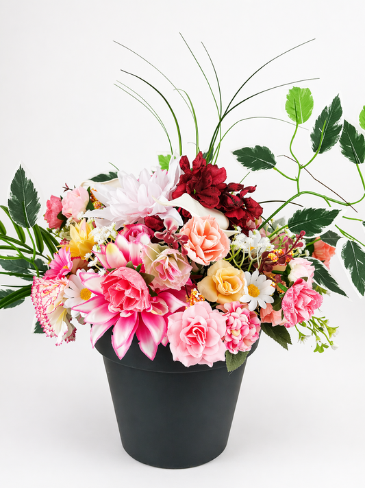 Composition florale en pot noir